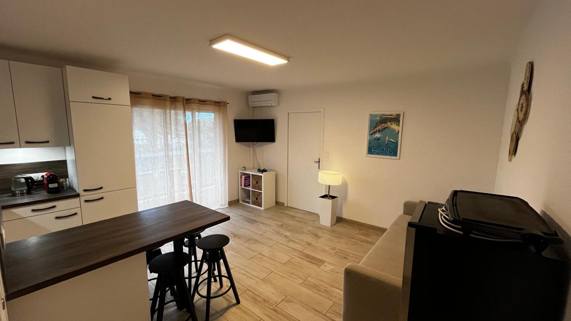 Vacances Arbanaises - Appartements Giens 耶尔 外观 照片